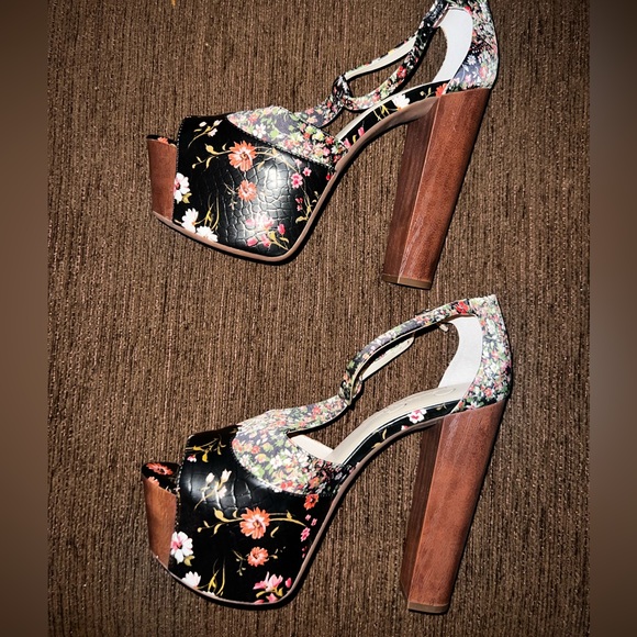 Jessica Simpson Floral Print T-Strap Platform Dress Sandal - Picture 5 of 6